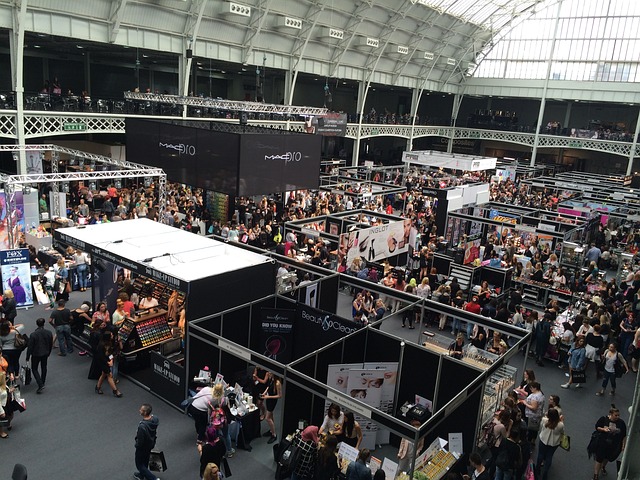 Maximizing Impact With Large Format Trade Show Displays